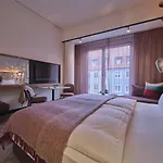 Aparthotel Adina 4*