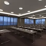 Adina Apartahotel 4*
