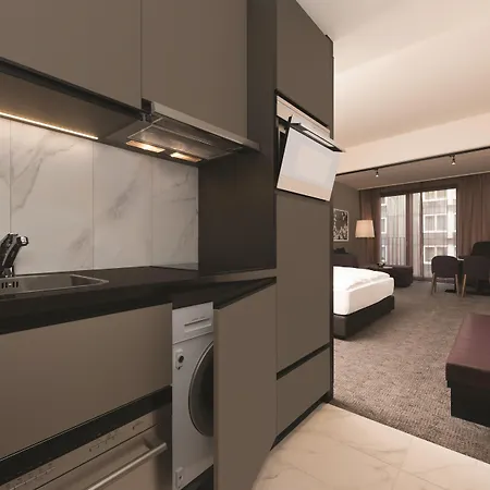 Adina 4*