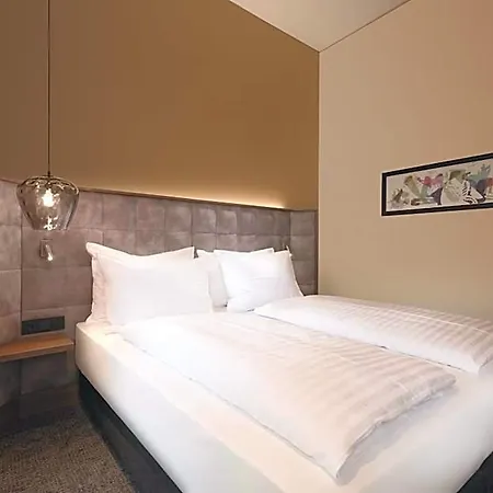 アディーナ 4*